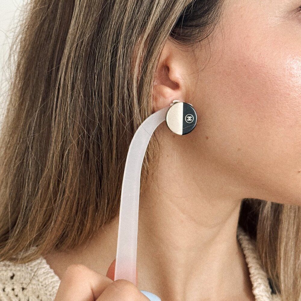 100% Authentic Vintage CC Coco Mark Round Clip On Earrings Silver/Black 00A